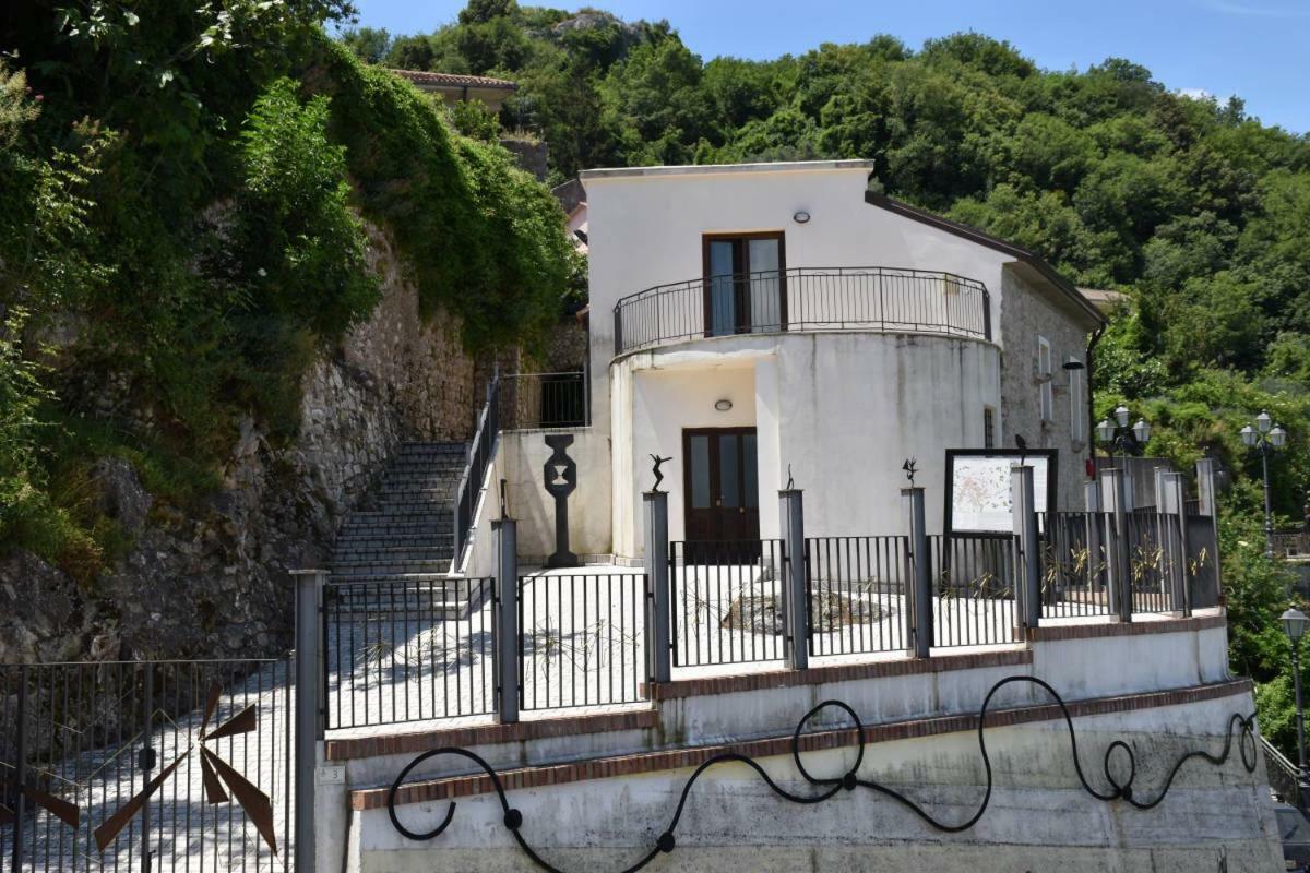 Ostello Della Gioventu Massimo Troisi Oliveto Citra Exterior photo